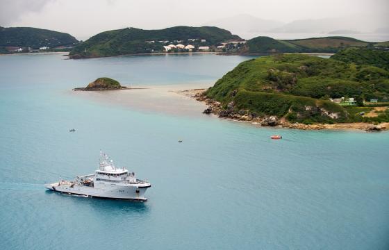 Le Bâtiment Multi-Missions (B2M) D'entrecasteaux arrive dans son nouveau port d'attache, Nouméa. Nouvelle Calédonie.